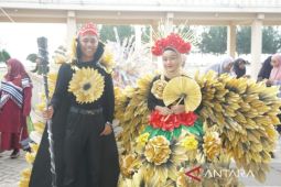 SLB Negeri di Natuna manfaatkan sampah plastik jadi pakaian