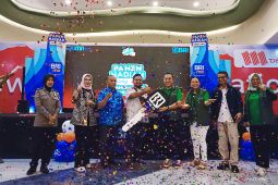 BRI Jemursari bagikan ratusan juta rupiah saat "Panen Hadiah Simpedes"