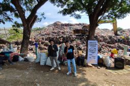 Belasan komika gelar aksi "open mic" di TPA Mrican Ponorogo