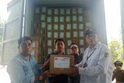 KPU Belitung libatkan masyarakat dalam pelipatan surat suara Pemilu 2024