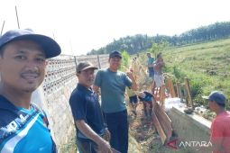 Antusiasme petani Mukomuko bersihkan saluran irigasi Air Manjuto Kiri
