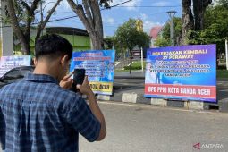 Buntut pemecatan 37 perawat, Balai Kota Banda Aceh dikirimi banyak papan bunga sebagai bentuk protes