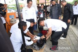 Pemkot Kendari beri bantuan nelayan guna peningkatan hasil tangkapan