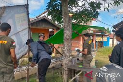 Tim gabungan tertibkan atribut kampanye di Singkawang