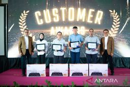 PLN berikan penghargaan kepada pelanggan dalam customergathering di Belitung