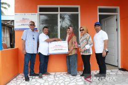 Pupuk Kaltim bedah rumah dan semenisasi Pujasera di Kelurahan Guntung, Bontang