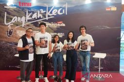 Theater Keong Emas menayangkan film "Langkah-langkah Kecil"
