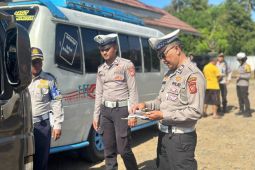 Polres Garut periksa kelaikan angkutan umum antisipasi kecelakaan