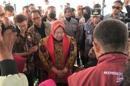 Mensos Tri Rismaharini tinjau pelayanan operasi katarak gratis di RSUD Namlea