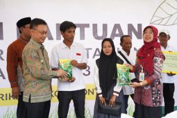 Pemkot Pontianak salurkan bantuan bagi kelompok tani