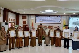 BPOM provides food safety certificates to eight schools in HSU