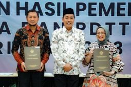 Pj Bupati dan Ketua DPRD Lumajang terima LHP dari BPK Jatim