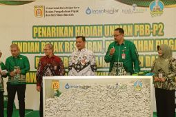Kalsel kemarin, Wali Kota Banjarbaru tarik undian umroh hingga Bupati Banjar tinjau pasar