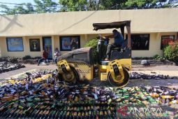 Polres Cianjur musnahkan ribuan botol miras dan knalpot brong hasil razia