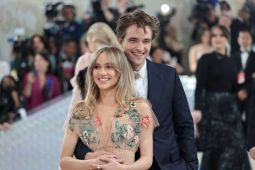 Pasangan Robert Pattinson ungkap jenis kelamin bayinya di Coachella