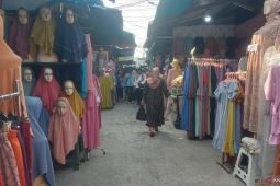Pasar Tanah Abang tampak sepi pengunjung pada dua hari jelang Natal