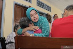 TP PKK Babel - Lansia Panti Bhakti suka cita rayakan Hari Ibu
