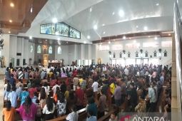 Gereja Paroki Regina Pacis Tanjung Pandan siapkan kursi tambahan untuk Misa Natal