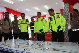 Cegah COVID-19,  Polres Garut bagikan masker kepada pengguna jalan
