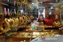 Harga emas Antam hari ini turun Rp13.000