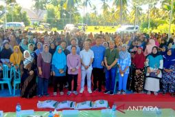 Pemkab Gorontalo serahkan BLT EL-Nino di Limboto Barat