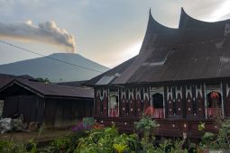 Gunung Marapi Sumbar kembali erupsi