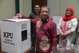 Pj Bupati Mirzuan ingatkan penyelenggara Pemilu Aceh Tengah harus bekerja baik