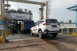 H-1 Lebaran 2025, KMP Menumbing Raya berangkatkan 14 kendaraan pemudik