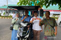 Pemkab Mukomuko bagikan motor roda tiga untuk penyandang disabilitas