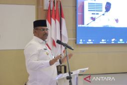 Pj Gubernur Safrizal bantu peralatan dan sertifikat halal kepada ratusan UMKM