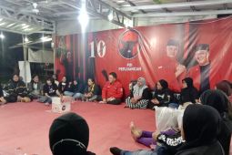 Politikus PDI Perjuangan sosialisasi Beasiswa PIP kepada pengemudi ojek daring
