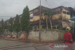 Damkar Bengkulu kerahkan 17 mobil padamkan kebakaran di SMKN 3