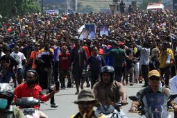 Sempat tertunda, pemakaman Lukas Enembe berlangsung aman