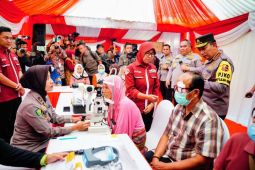 Polri gelar bakti kesehatan dan sosial di Jatim