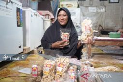 Ampiang Ikan Raisyah Tetap Eksis, Program PUMK PT Timah Tbk Bantu Promosikan Produk Dahlena
