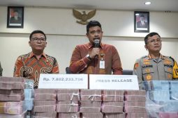 Bobby: Tiga kontraktor lampu "pocong" kembalikan Rp7,85 miliar