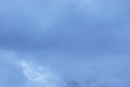 Marapi Sumbar erupsi lagi diiringi dentuman keras