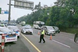 Contraflow di jalan Tol Japek dihentikan usai lalu lintas lancar
