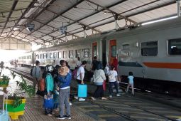 Penumpang di terminal dan stasiun Lumajang meningkat selama liburan