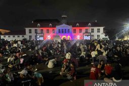 Ribuan pasang kaki sambut embun baru di lorong sejarah