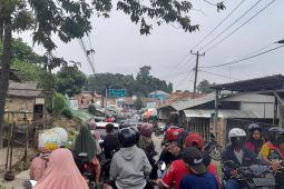 Jalan ke Pantai Anyer Serang macet