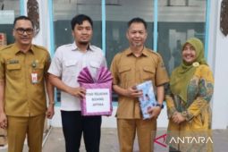 Diskominfo Kaltim awali kegiatan 2024 dengan beri  penghargaan pegawai