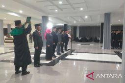 Pj Wali Kota Singkawang melakukan mutasi enam kepala OPD