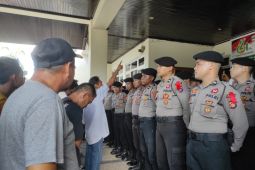 Sopir truk batu bara tuntut hak operasi ke kantor DPRD Paser