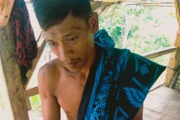 Relawan beri pertolongan pada warga Badui korban gigitan ular berbisa
