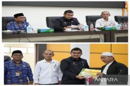 Baznas Kotabaru serahkan beasiswa kepada 12 mahasiswa