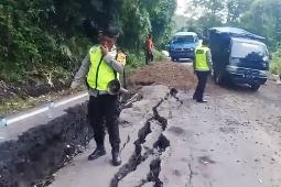 Jalan longsor di wilayah OKU ditimbun BBPJN