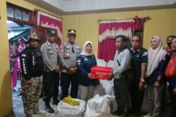 Korban angin puting beliung di Kabupaten Paser terima bantuan