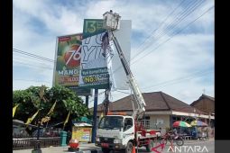 Bawaslu Bangka Selatan tertibkan APK langgar aturan