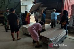 KPU Kuningan libatkan ratusan pekerja untuk sortir dan lipat surat suara